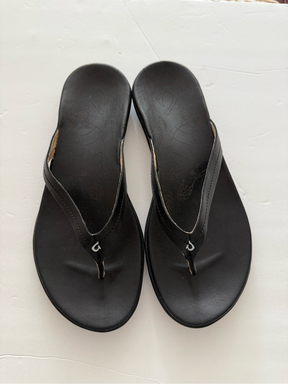 EUC OluKai Honu Black Leather Sandals
